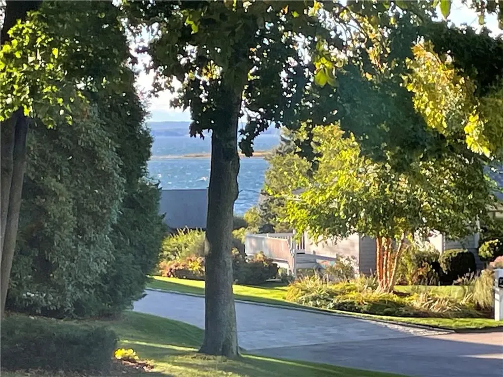 36 Sullivan Lane Bristol RI 02809