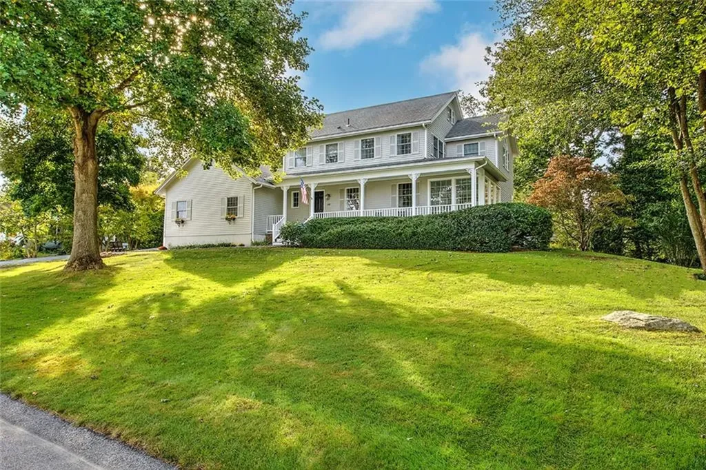 36 Sullivan Lane Bristol RI 02809