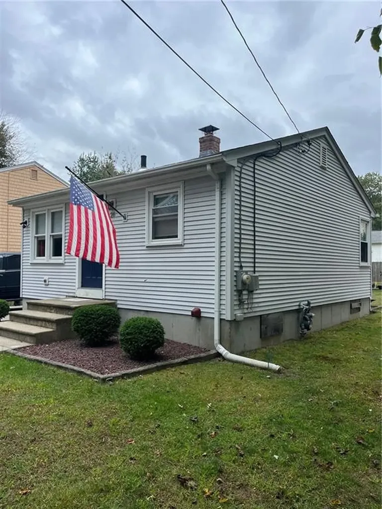 26 Atlantic Avenue Warwick RI 02888