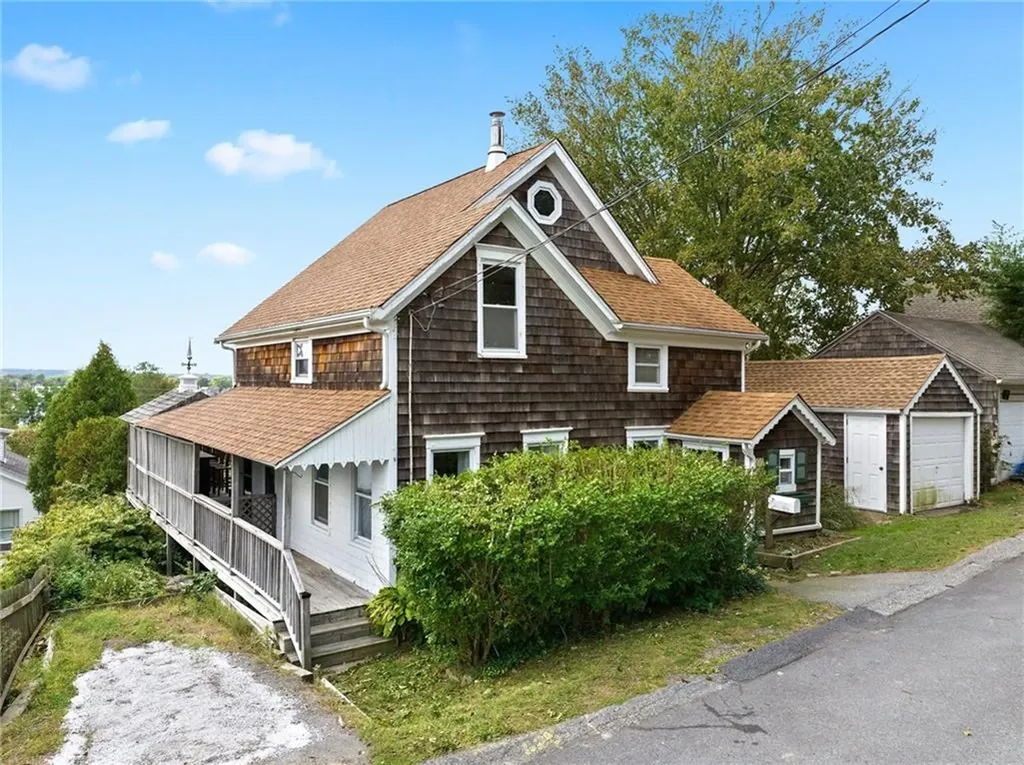 55 Pierce Avenue Tiverton RI 02878