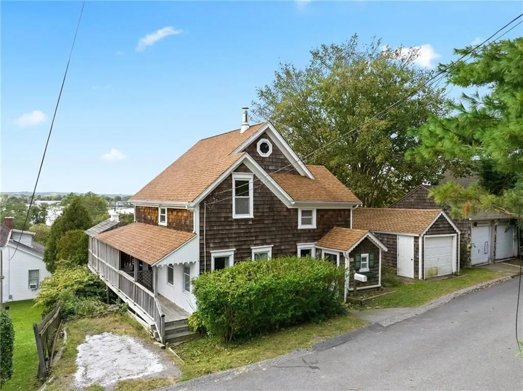 55 Pierce Avenue Tiverton RI 02878