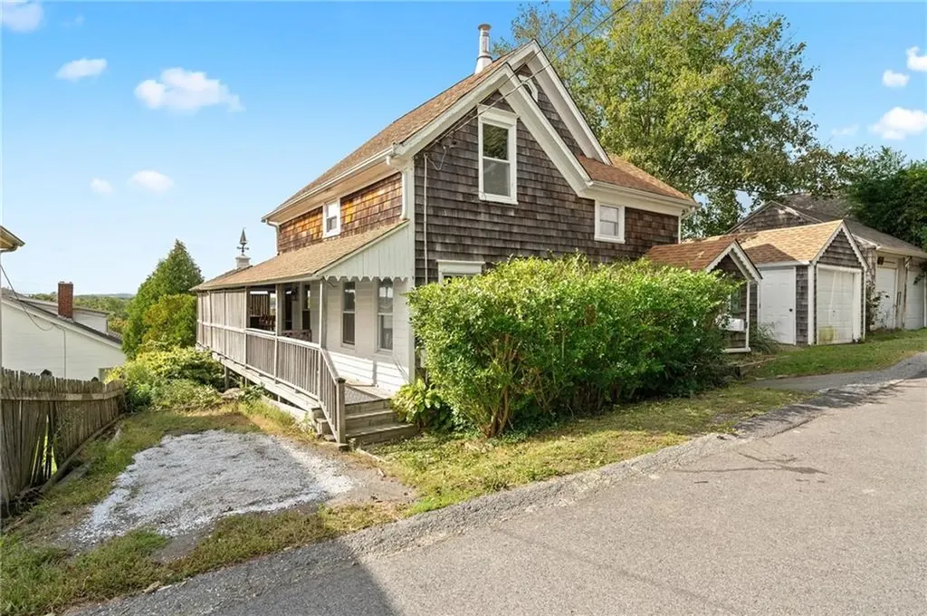 55 Pierce Avenue Tiverton RI 02878