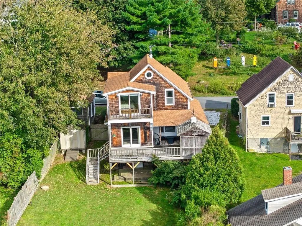 55 Pierce Avenue Tiverton RI 02878
