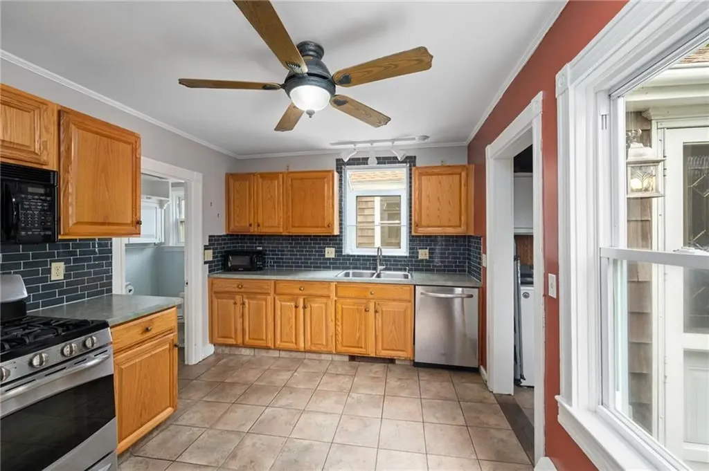 55 Pierce Avenue Tiverton RI 02878