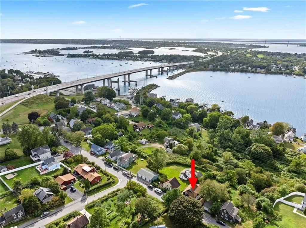 55 Pierce Avenue Tiverton RI 02878