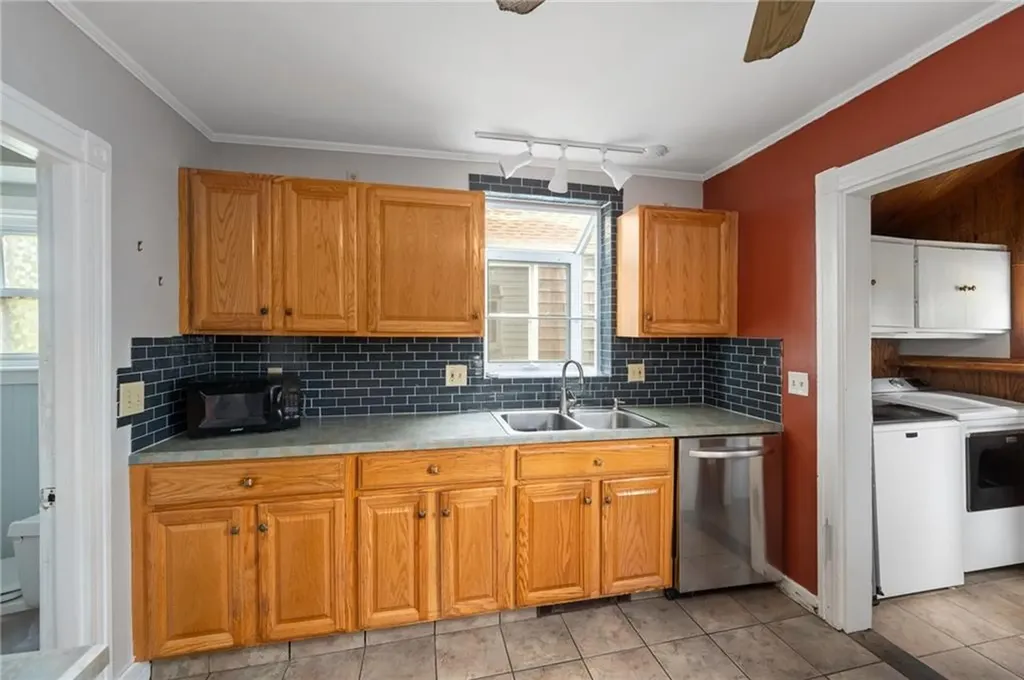 55 Pierce Avenue Tiverton RI 02878