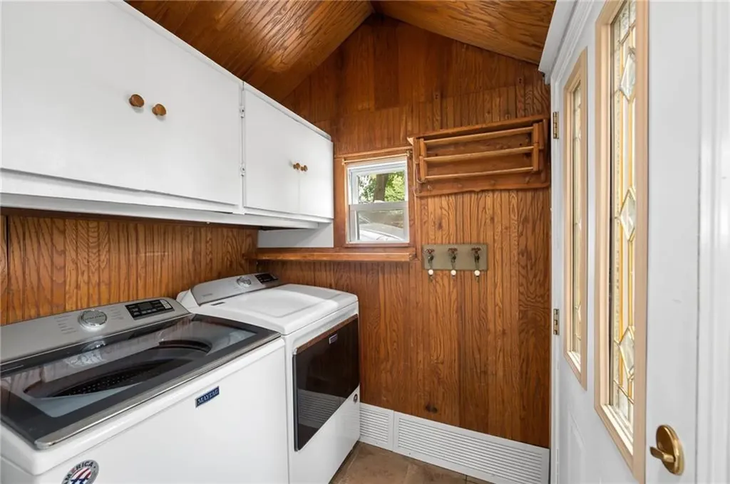 55 Pierce Avenue Tiverton RI 02878