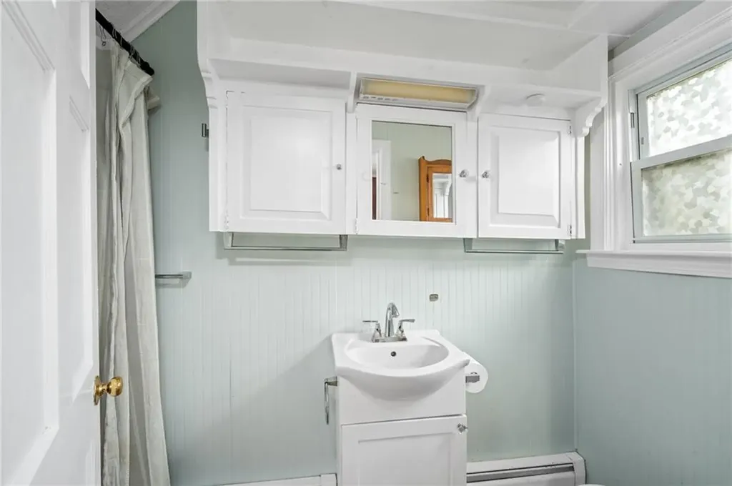 55 Pierce Avenue Tiverton RI 02878