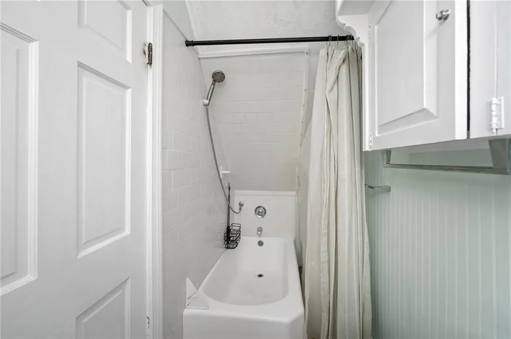 55 Pierce Avenue Tiverton RI 02878