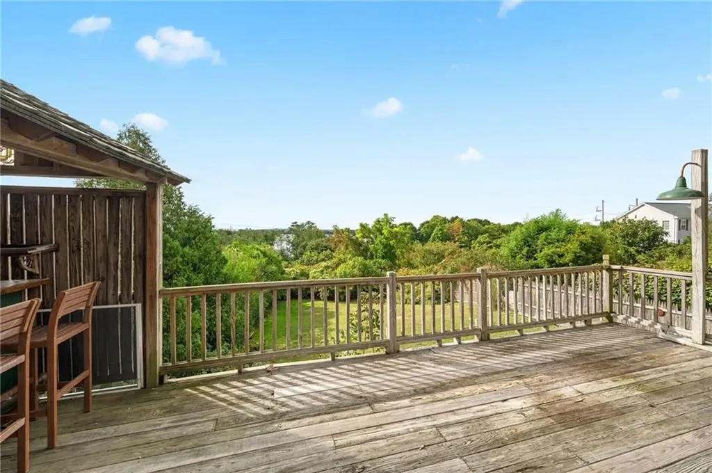 55 Pierce Avenue Tiverton RI 02878