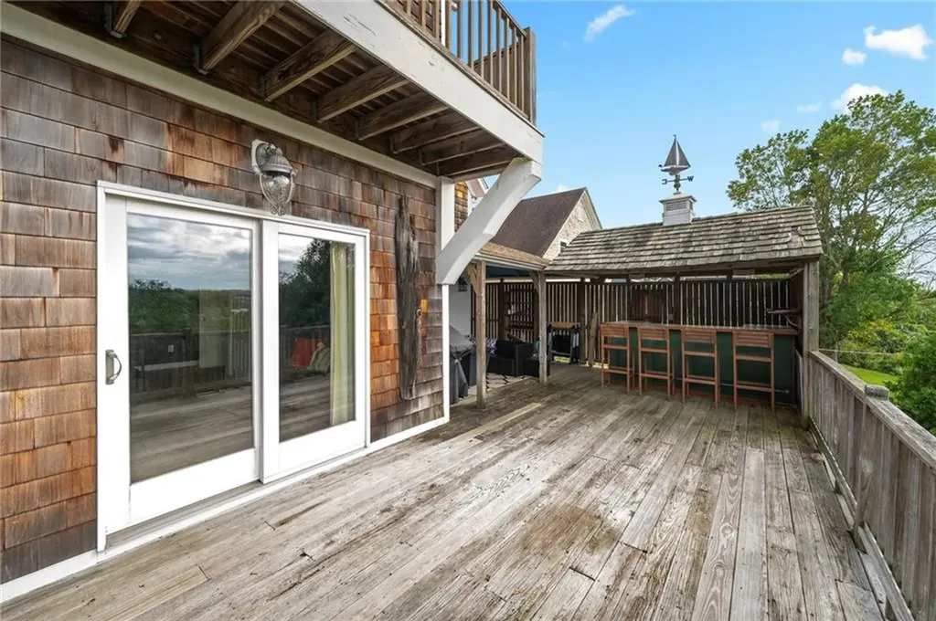 55 Pierce Avenue Tiverton RI 02878