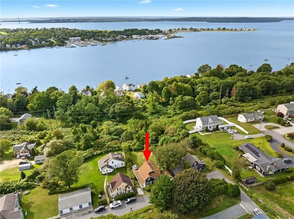 55 Pierce Avenue Tiverton RI 02878