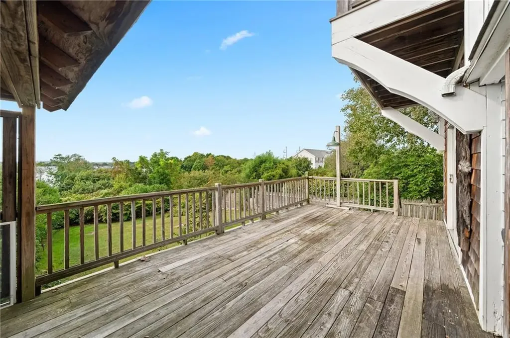 55 Pierce Avenue Tiverton RI 02878