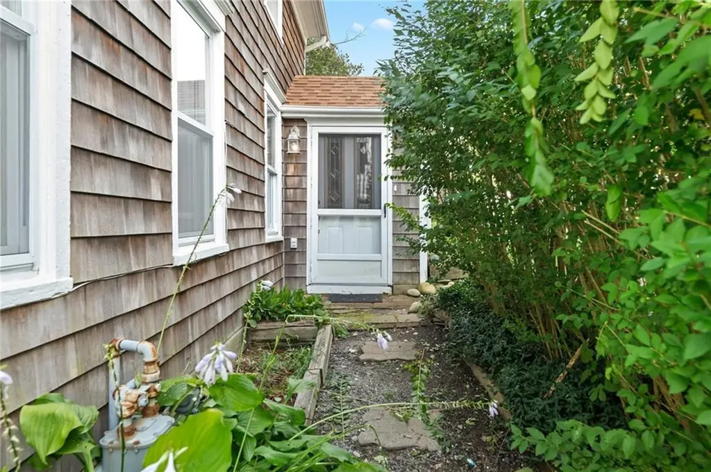 55 Pierce Avenue Tiverton RI 02878