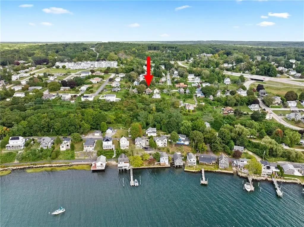 55 Pierce Avenue Tiverton RI 02878