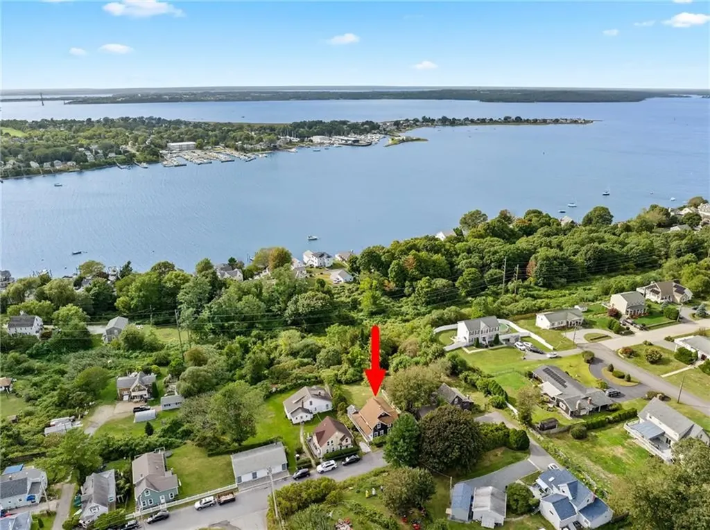 55 Pierce Avenue Tiverton RI 02878
