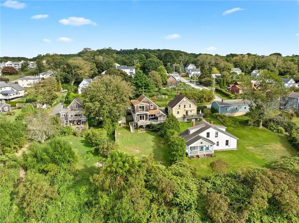 55 Pierce Avenue Tiverton RI 02878