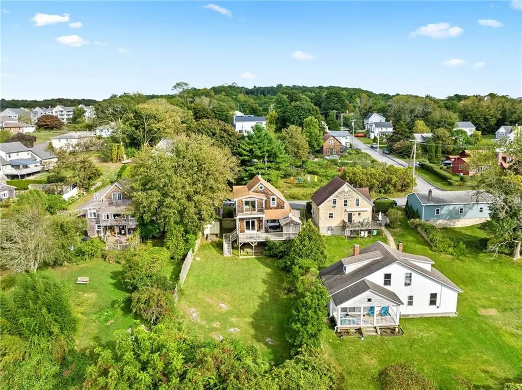 55 Pierce Avenue Tiverton RI 02878