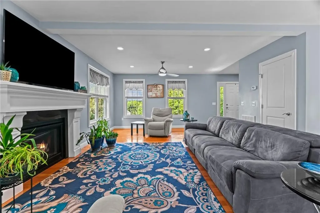 10 Corys Lane Cumberland RI 02864