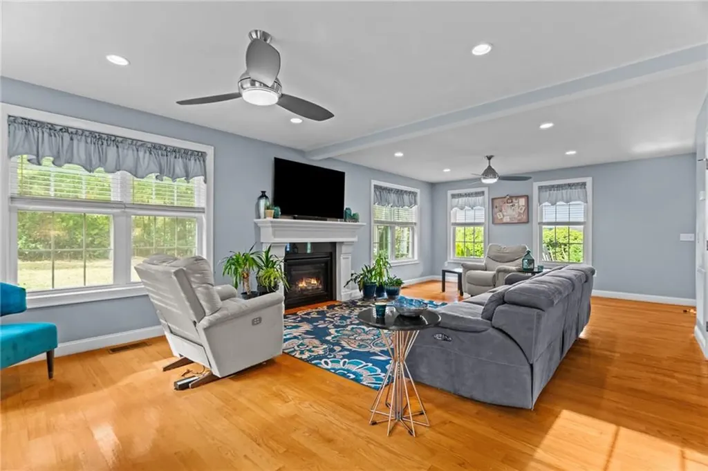 10 Corys Lane Cumberland RI 02864