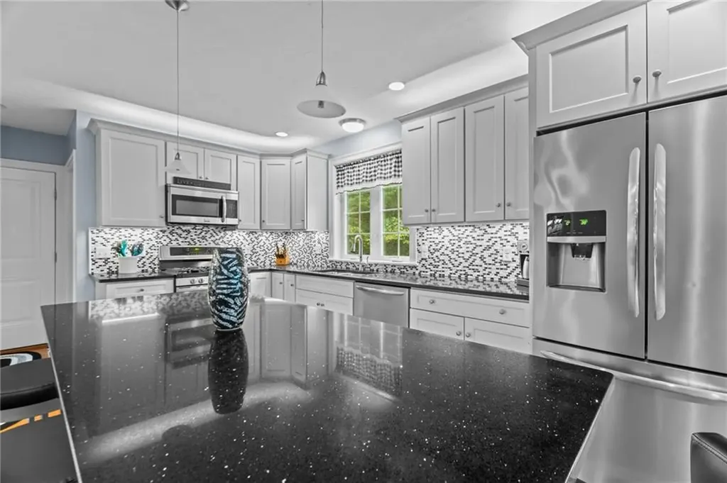 10 Corys Lane Cumberland RI 02864