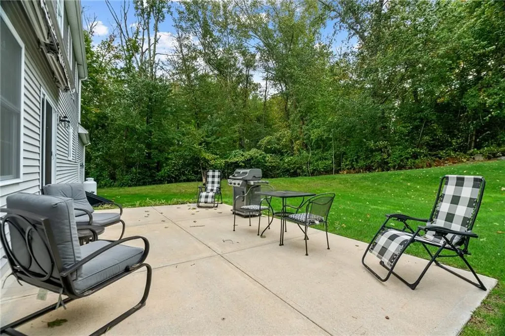 10 Corys Lane Cumberland RI 02864