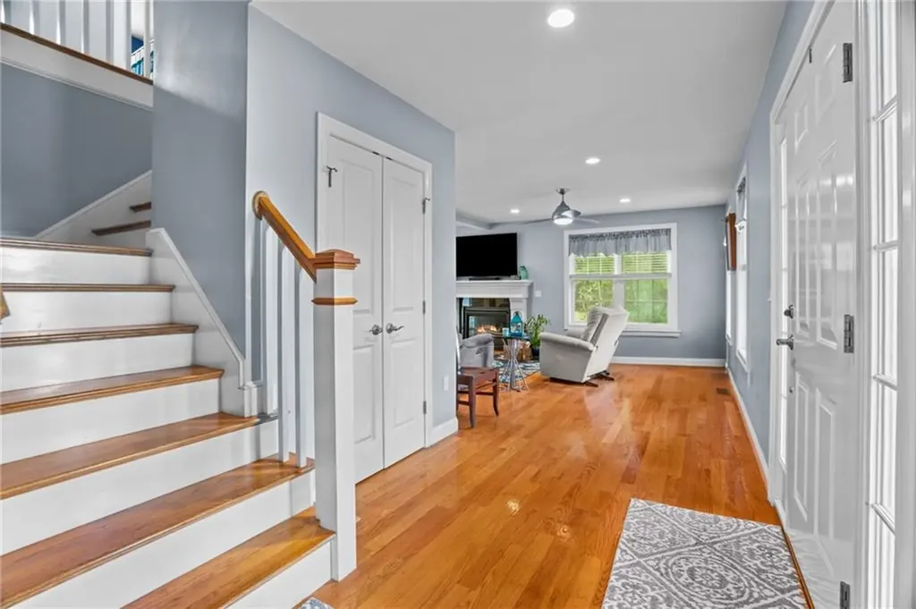 10 Corys Lane Cumberland RI 02864