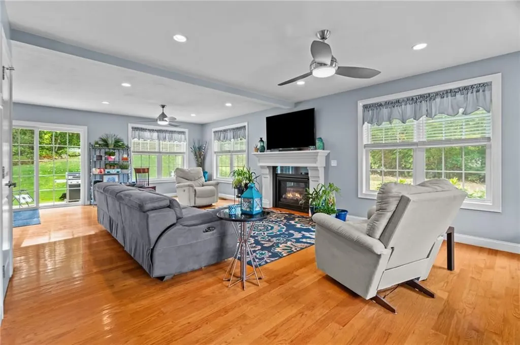 10 Corys Lane Cumberland RI 02864