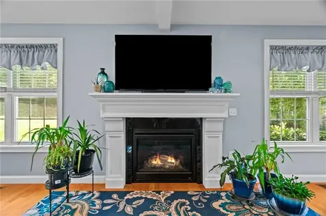 10 Corys Lane Cumberland RI 02864