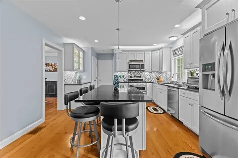 10 Corys Lane Cumberland RI 02864