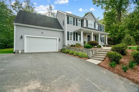 10 Corys Lane Cumberland RI 02864