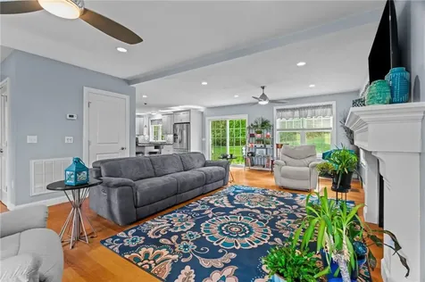 10 Corys Lane Cumberland RI 02864