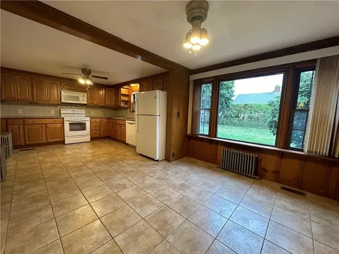 24 Alexander Mcgregor Road Pawtucket RI 02861