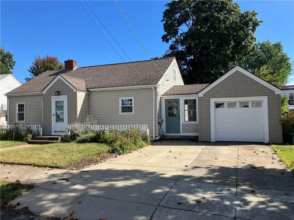 78 Edgemere Road Pawtucket RI 02861