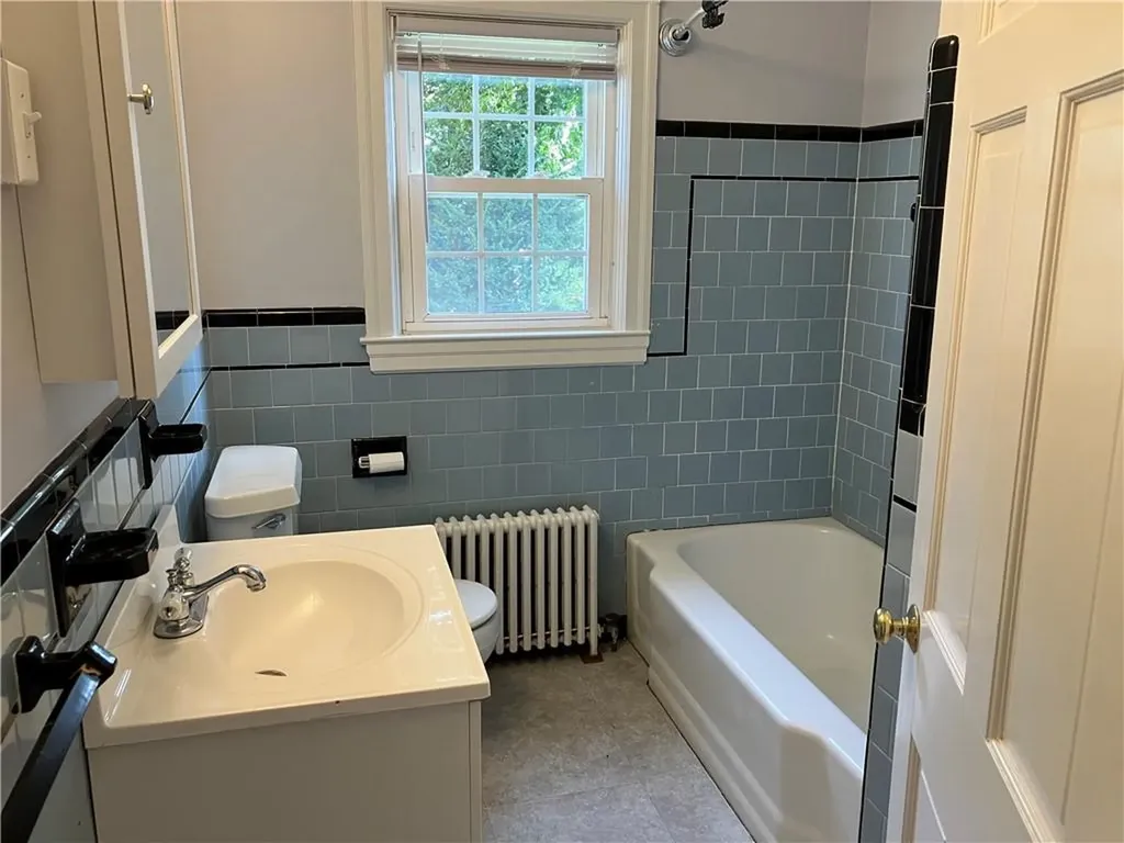 78 Edgemere Road Pawtucket RI 02861