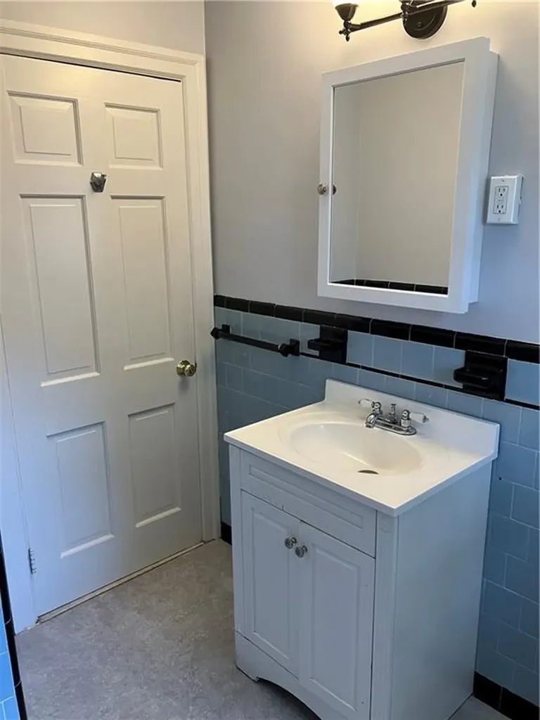 78 Edgemere Road Pawtucket RI 02861