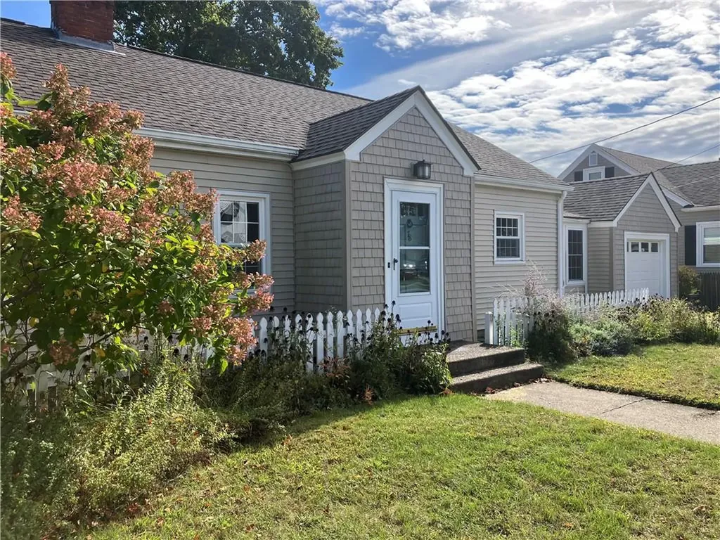 78 Edgemere Road Pawtucket RI 02861
