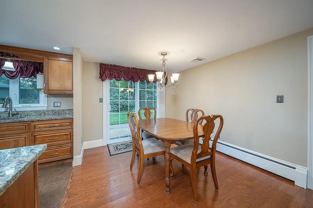 24 Darling Street Warwick RI 02886