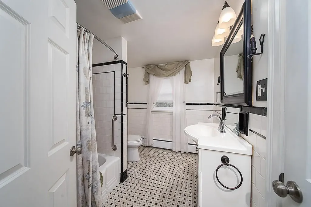 24 Darling Street Warwick RI 02886