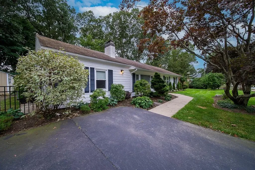 24 Darling Street Warwick RI 02886