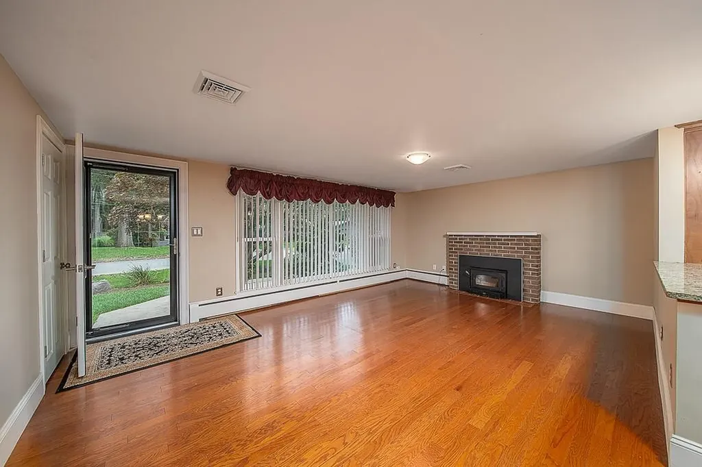 24 Darling Street Warwick RI 02886