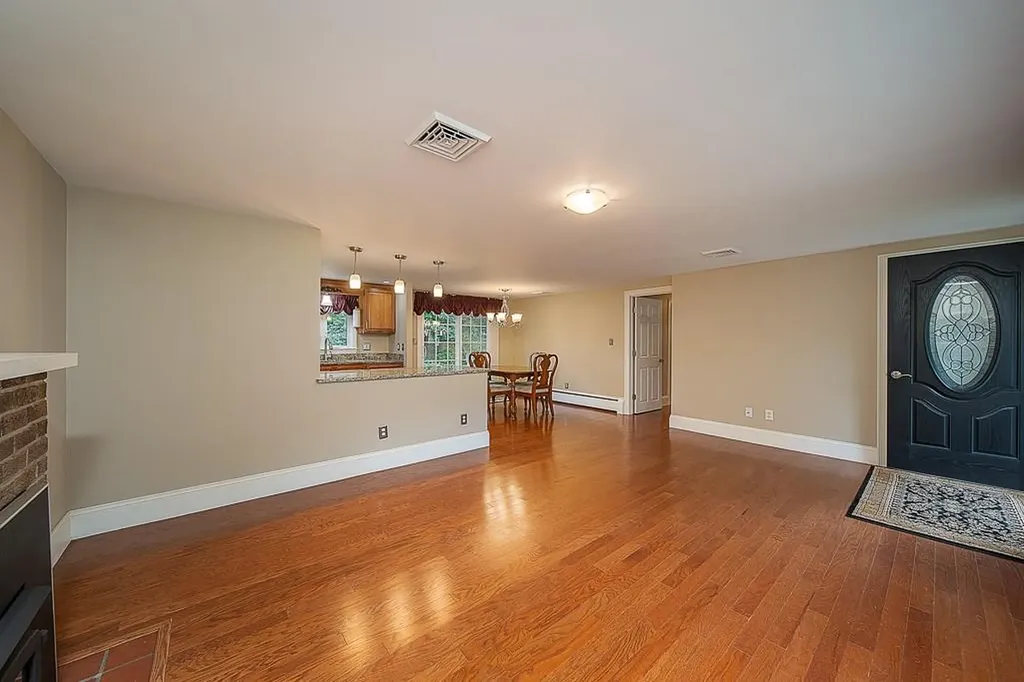 24 Darling Street Warwick RI 02886