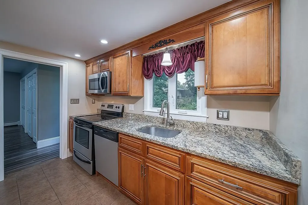 24 Darling Street Warwick RI 02886
