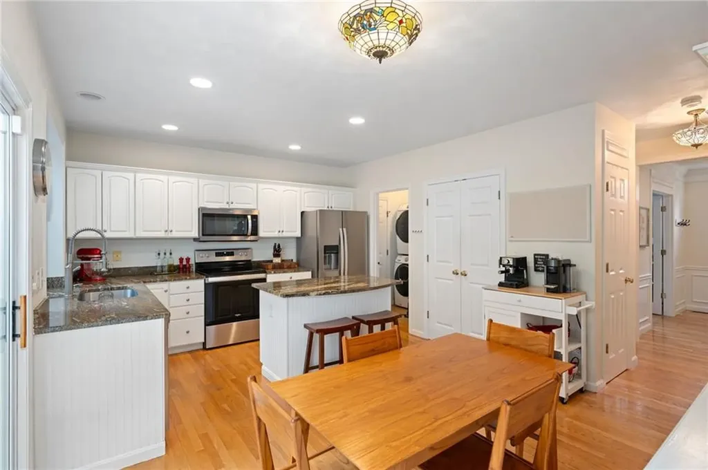 305 Castle Rocks Road Warwick RI 02886