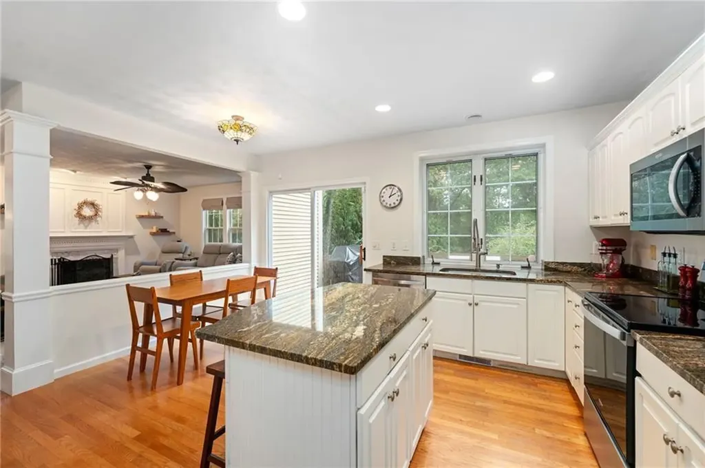 305 Castle Rocks Road Warwick RI 02886