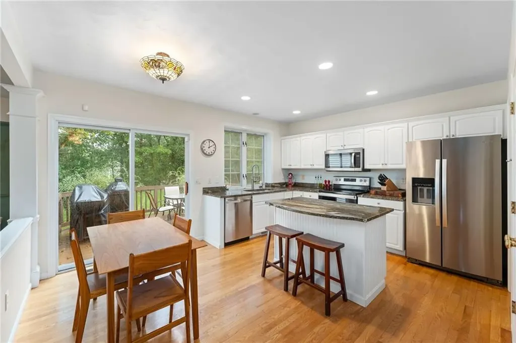 305 Castle Rocks Road Warwick RI 02886