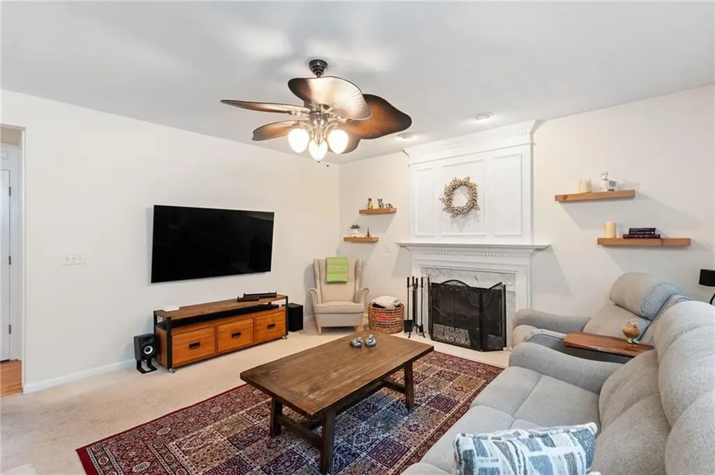 305 Castle Rocks Road Warwick RI 02886