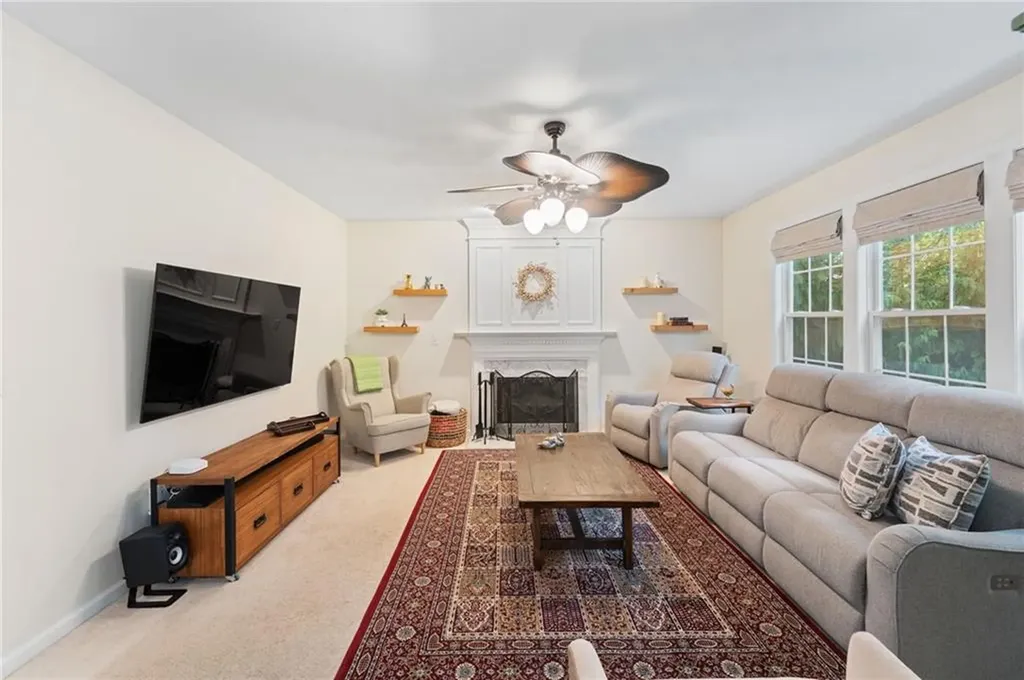 305 Castle Rocks Road Warwick RI 02886