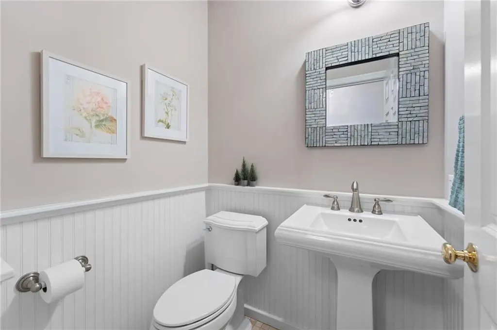 305 Castle Rocks Road Warwick RI 02886