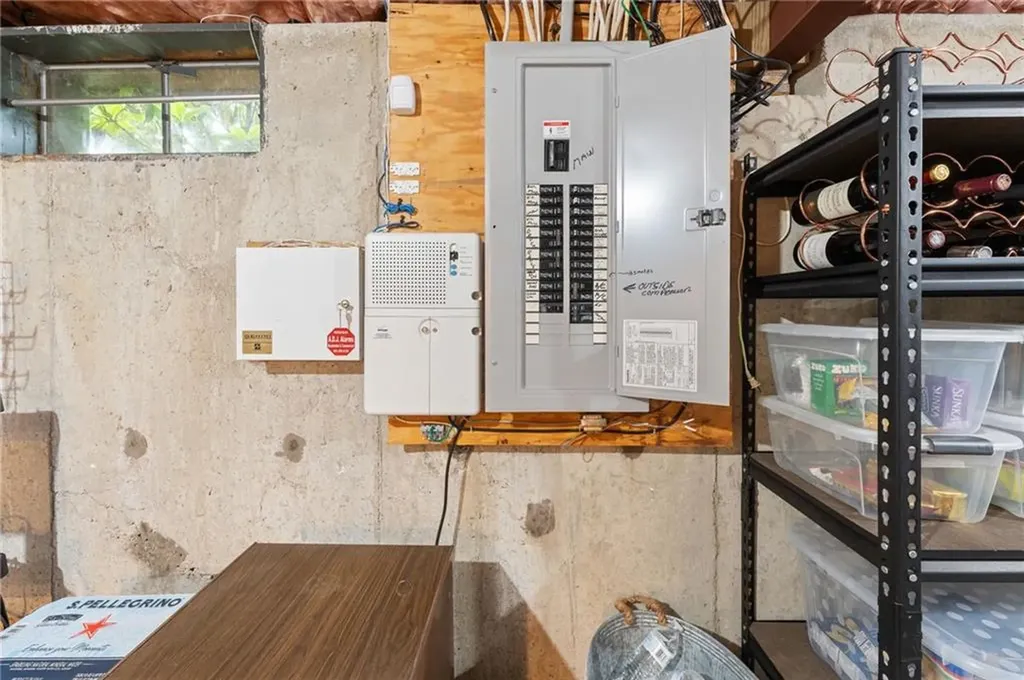 305 Castle Rocks Road Warwick RI 02886